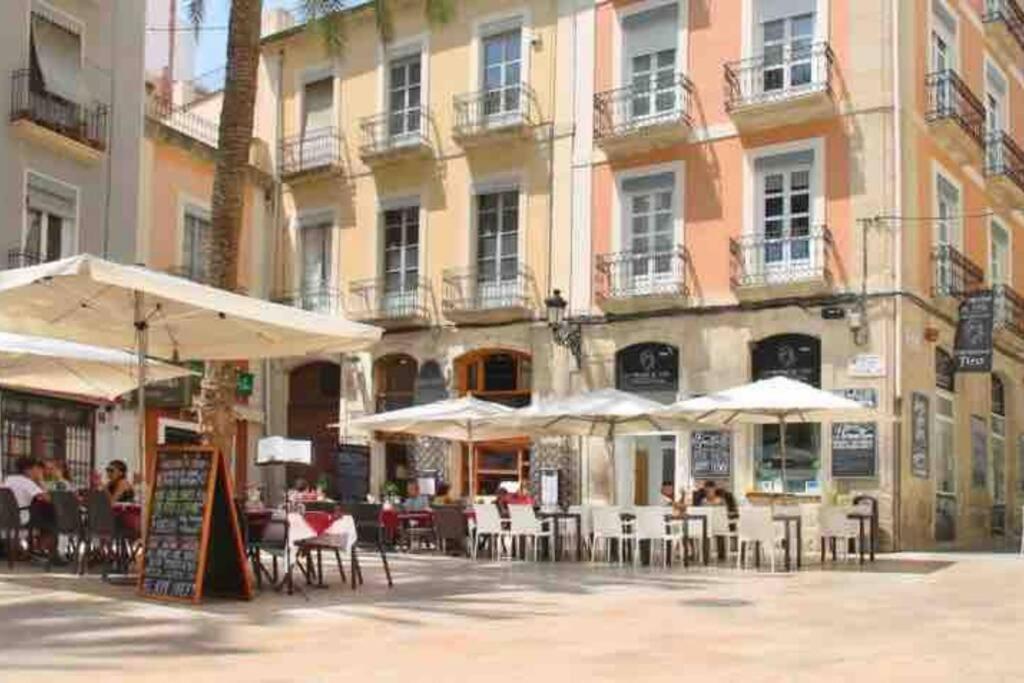 Charming & Spacious Apartment In Historic Centre & Short Walk To Beach Alicante Luaran gambar