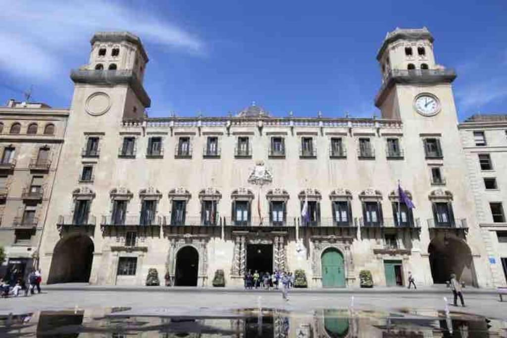 Charming & Spacious Apartment In Historic Centre & Short Walk To Beach Alicante Luaran gambar