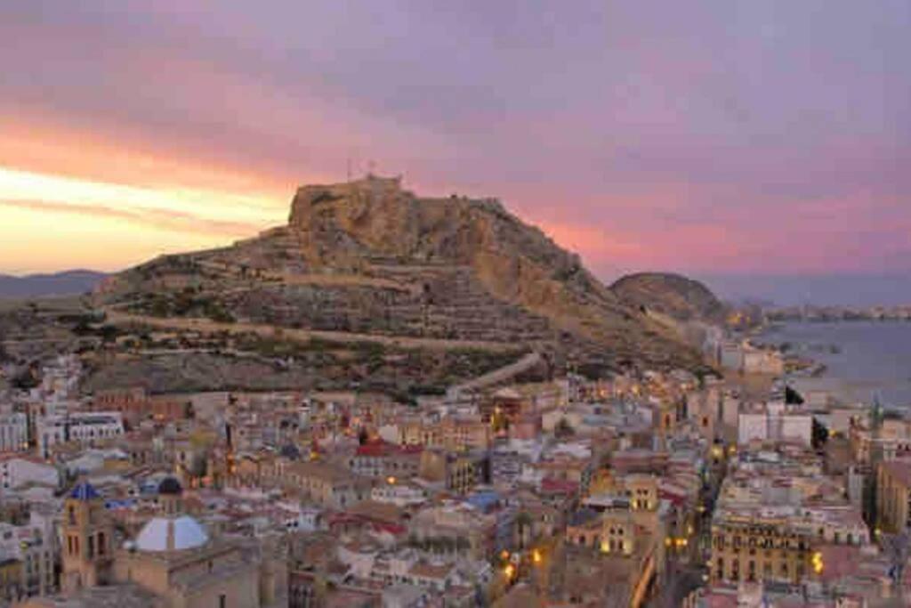 Charming & Spacious Apartment In Historic Centre & Short Walk To Beach Alicante Luaran gambar